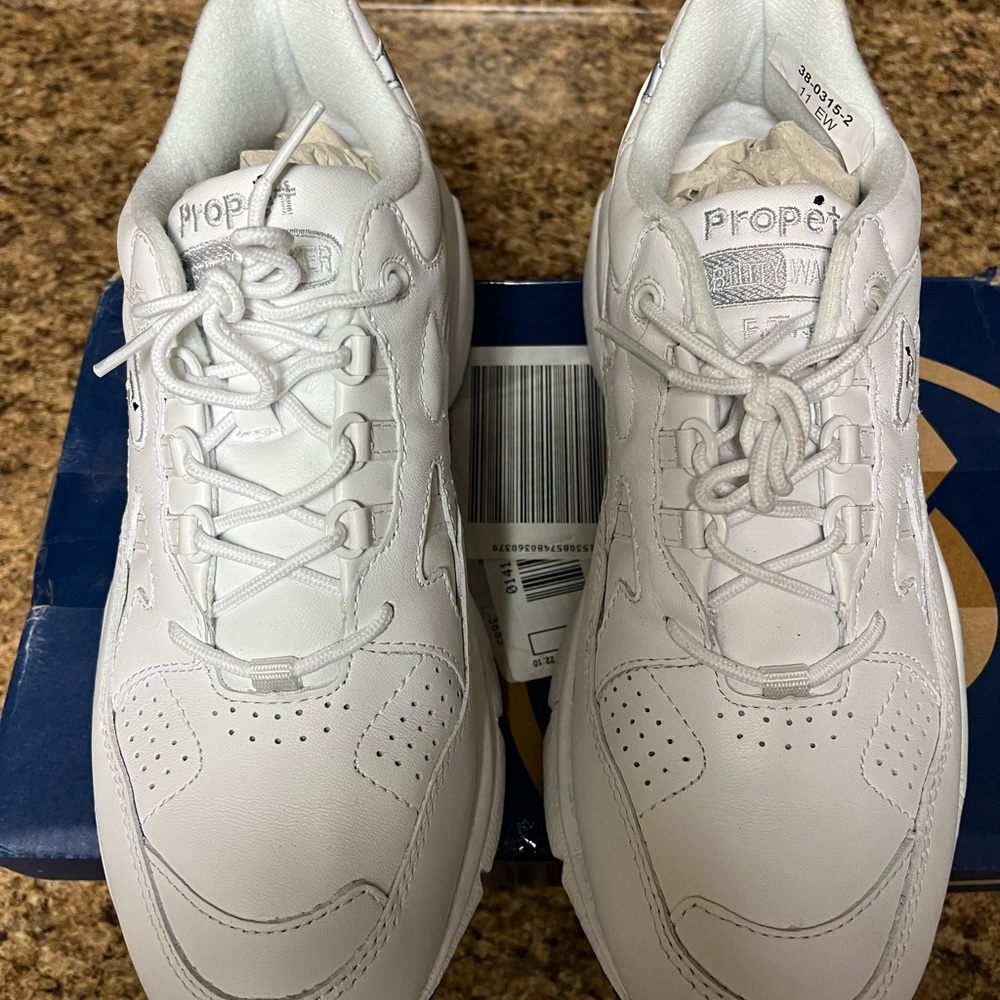 Proper Women’s Stability Walker Sneakers. Pre-owned 11 EW